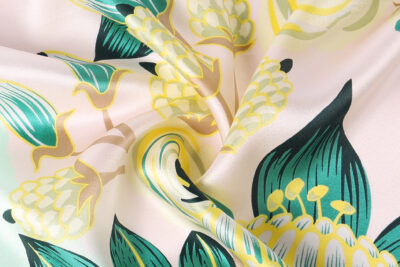 Petit foulard Carré de Soie Imprimé Motif Fleur Vert – Image 4