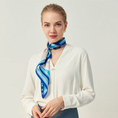 Foulard Femme Carré de Soie Motif Harnais Cheval Couleur Bleu